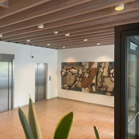 Modern With Rooftop, Privat Balcony, & Free Parking, Steps From Attractions