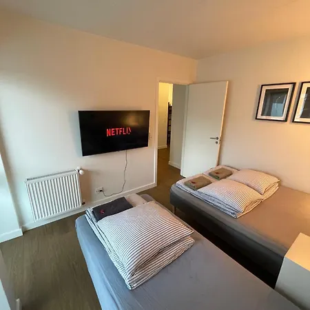Aparthotel Modern With Rooftop, Privat Balcony, & Free Parking,next To Attractions